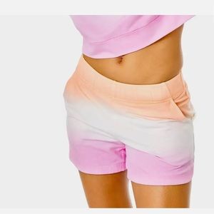 NWT size Medium Lilly Pulitzer Mylar knit shorts in dip rye cantaloupe